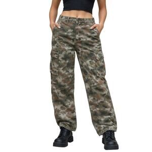 Levi’s Premium Green Camo Cargo Pants Women’s 24 Waist 27 Cotton Utility Y2K